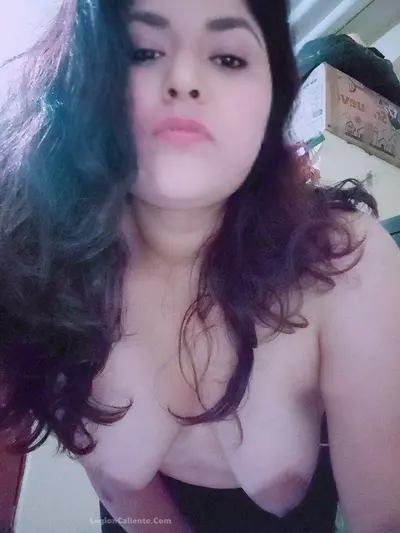 Me envían a esta Marranita deliciosa, por apoyo económico y te da unas deliciosas cogidas cover image