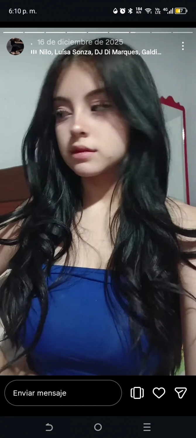 Petisa y tetona hermosa image 11