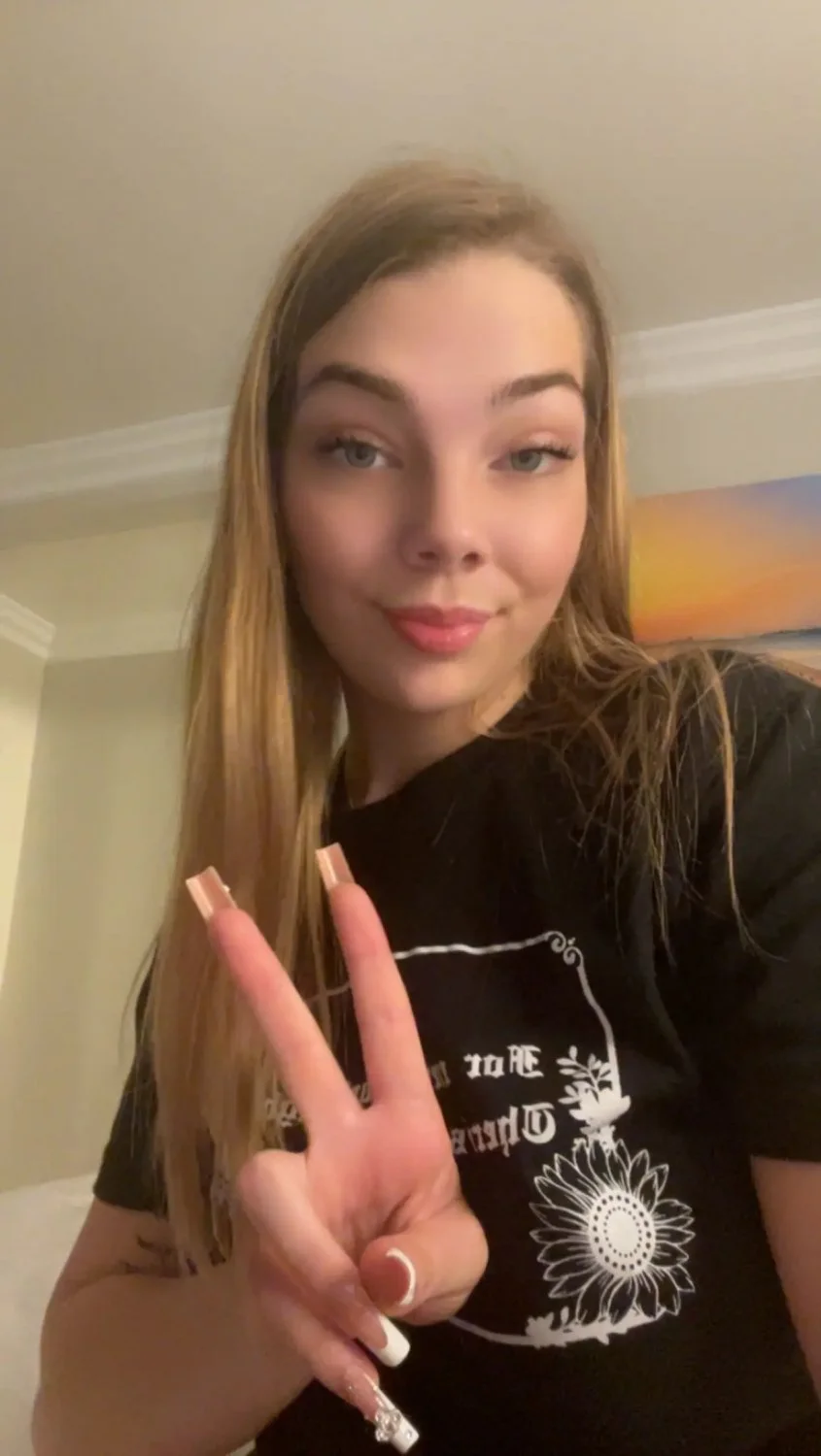She wants everyone to admire her image 4