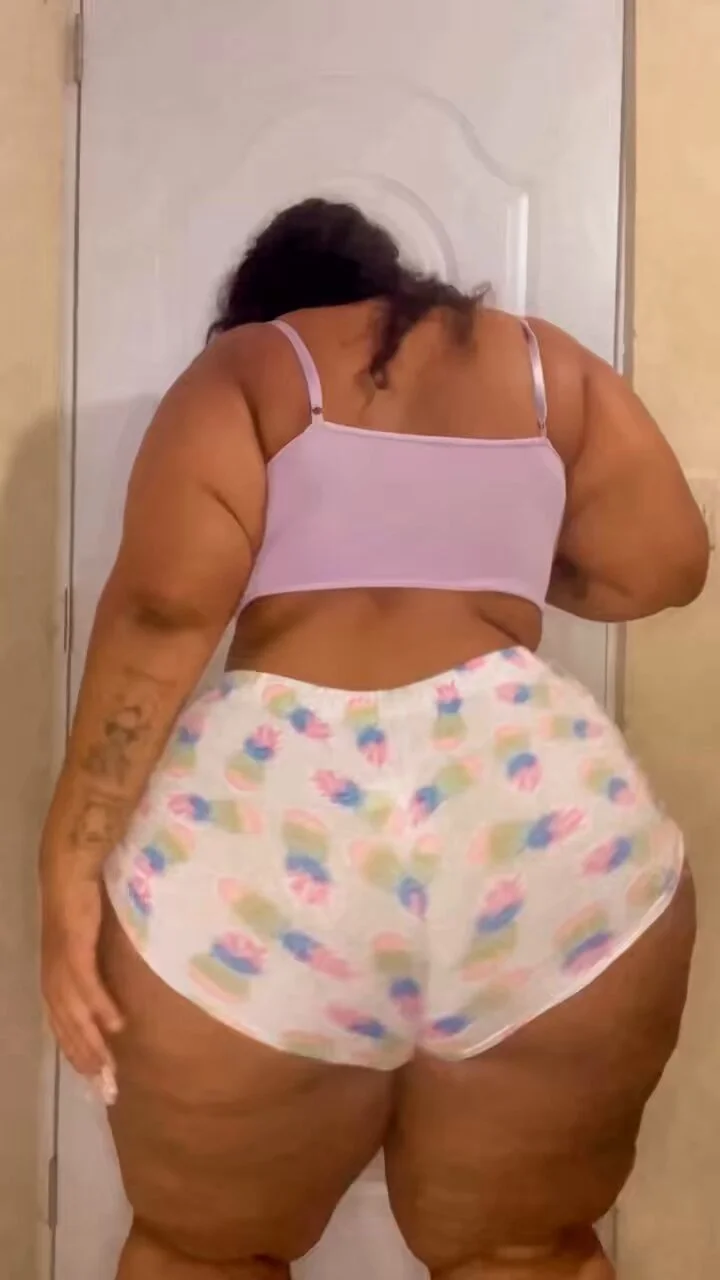 TaLl th1cK d0mincAn bBw b00ty ! image 12