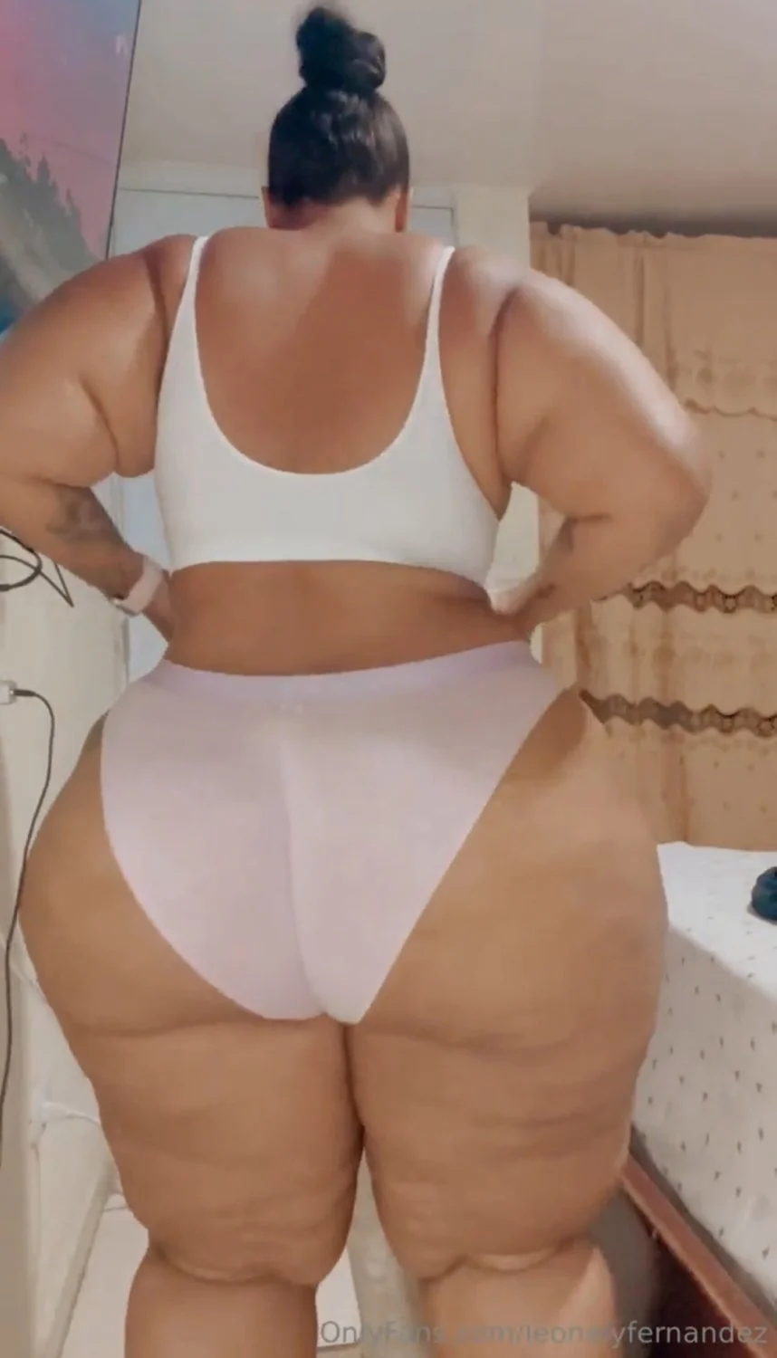 TaLl th1cK d0mincAn bBw b00ty ! image 17