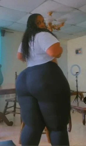 TaLl th1cK d0mincAn bBw b00ty ! image 4