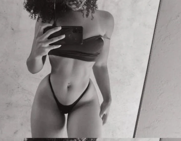Negra Gostosa metendo com o chefe dela image 1