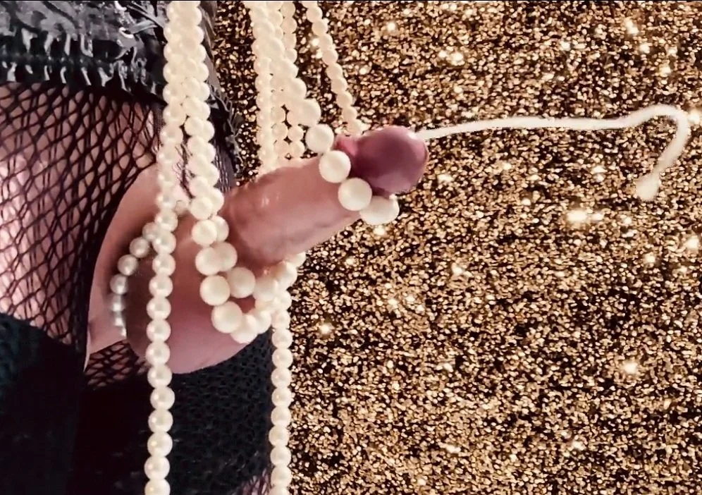 AmyBeau found a new use for pearls 💦🔥 image 1