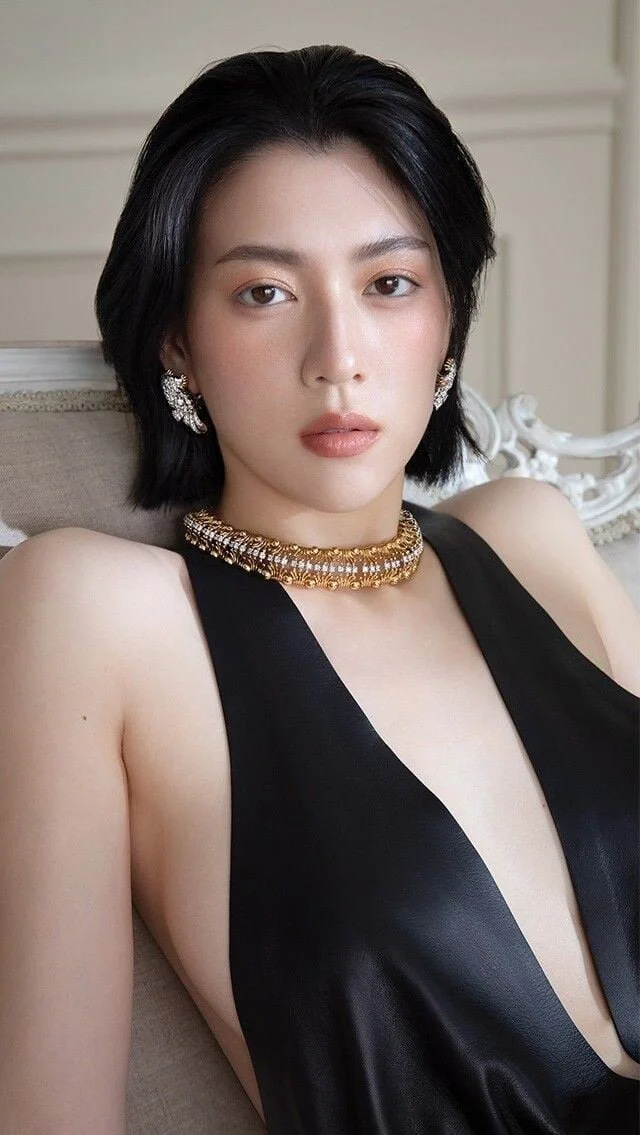 Ayaka Miyoshi 三吉彩花 image 15