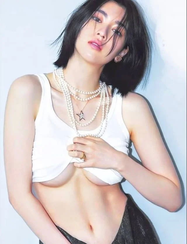 Ayaka Miyoshi 三吉彩花 image 17