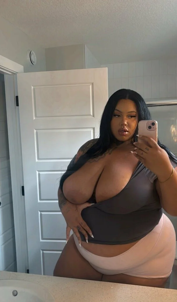 We ❤️ big brown tits main image