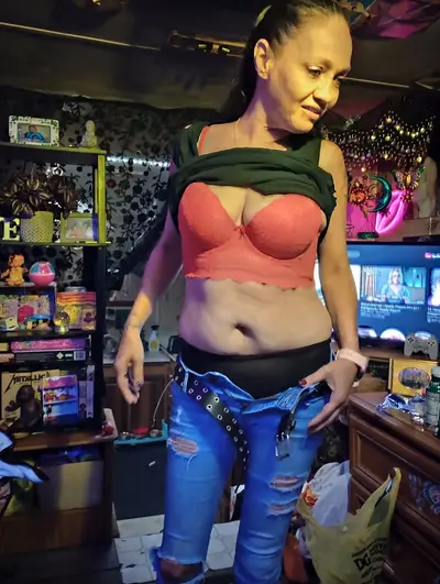 Mom dresses up for master cover image