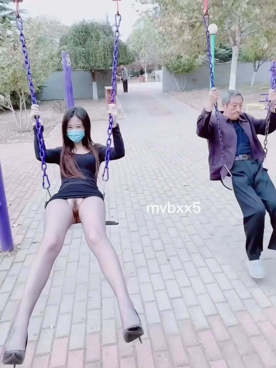 No panties upskirt public main image