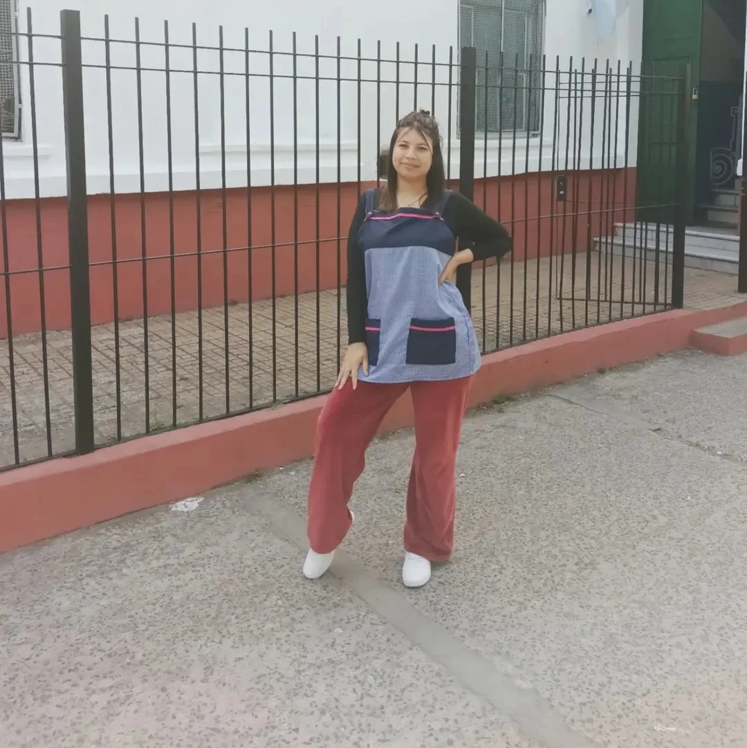 La seño Brenda tetona image 6