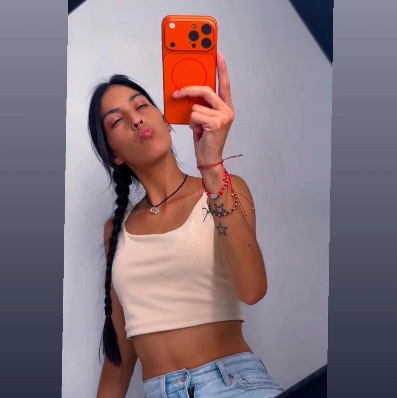 Lorena chilena enseñando el coño image 16