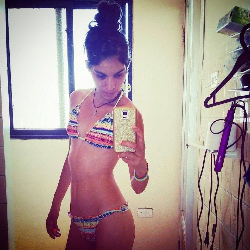 Lorena chilena enseñando el coño image 7