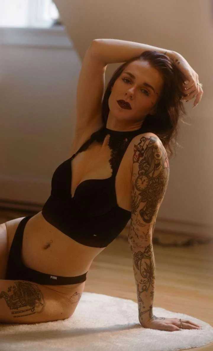 Victoria Salvatore from Canada image 24