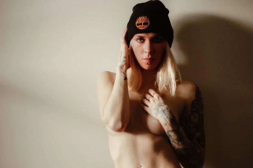Victoria Salvatore from Canada image 7