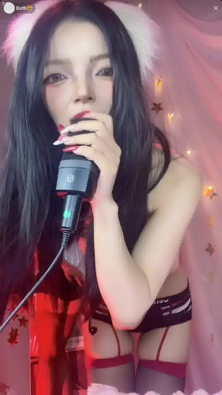 tiktok live asian dancing image 3