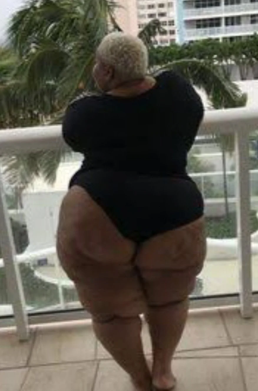 BBw AunTy g0t A B1G oL butT !! image 17