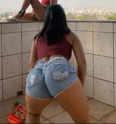 marmita de bandido jogando o rabo de shortinho socado cover image