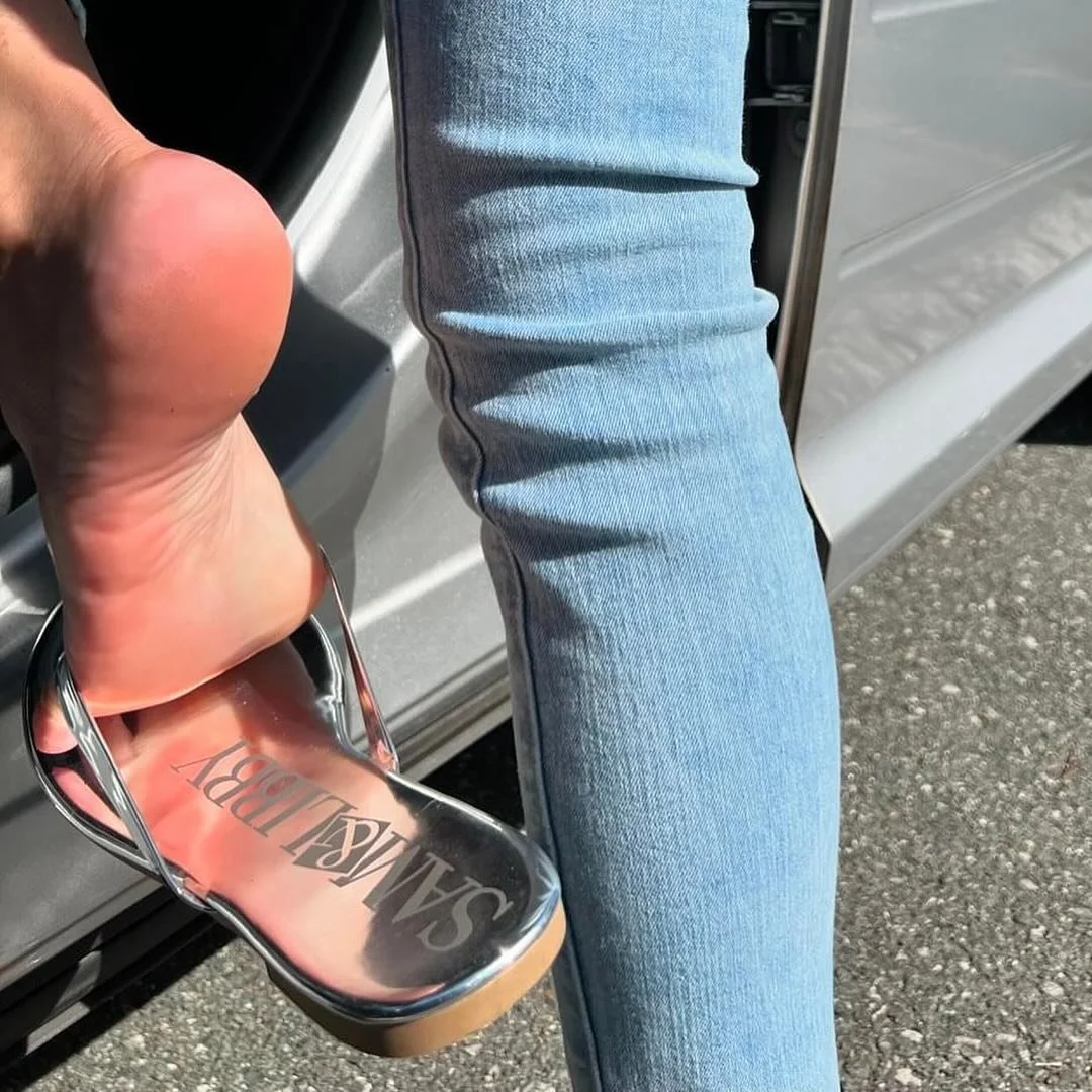 Effie White perfect soles in flip flops image 6