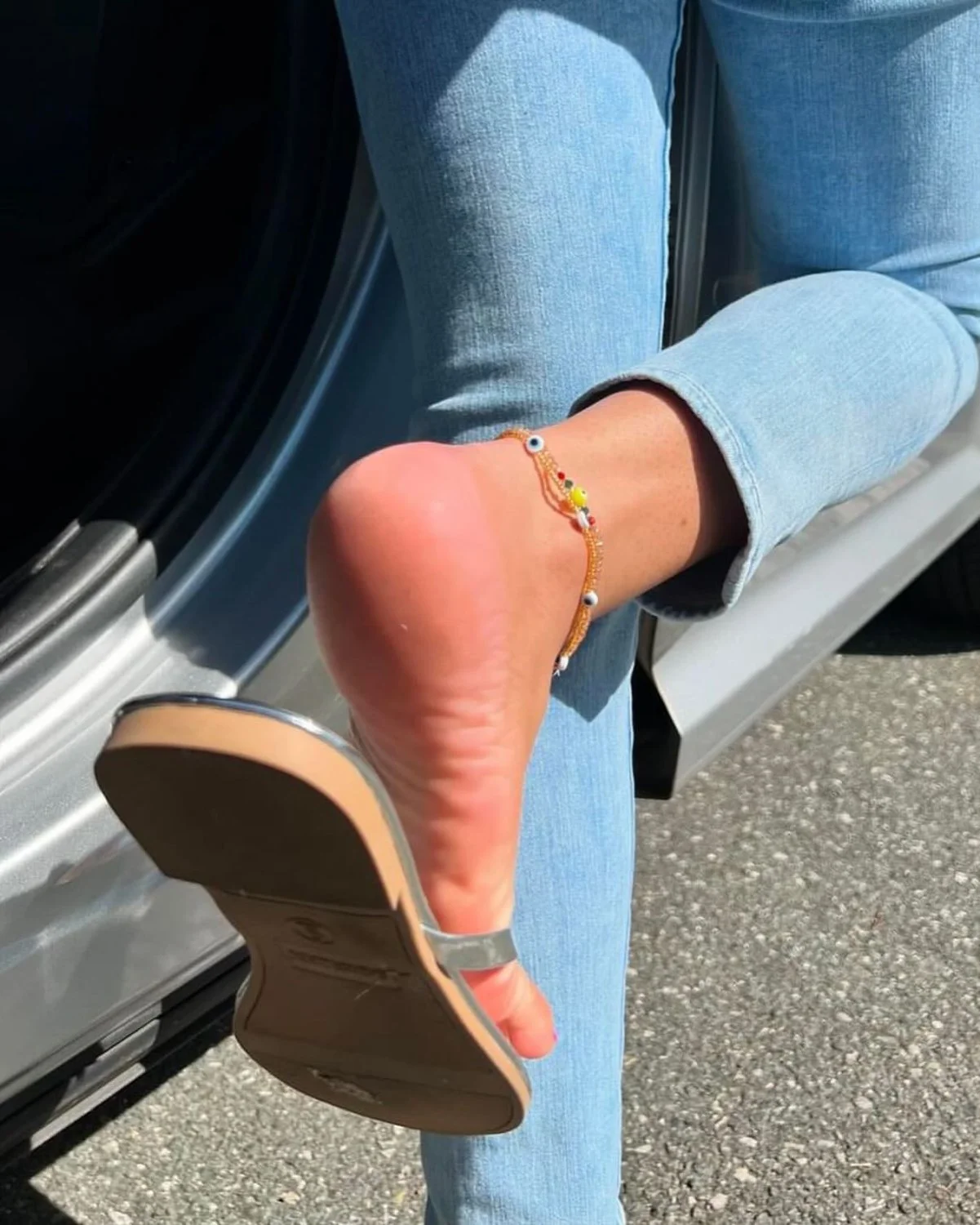 Effie White perfect soles in flip flops image 7