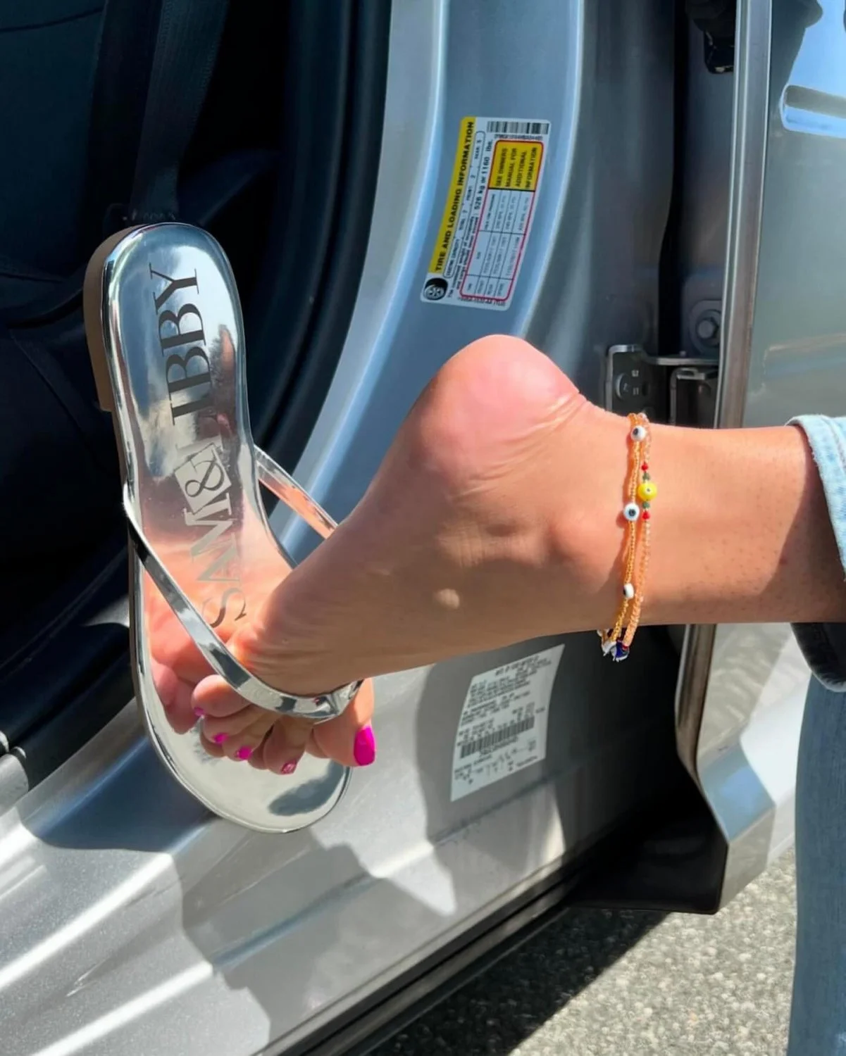 Effie White perfect soles in flip flops image 9