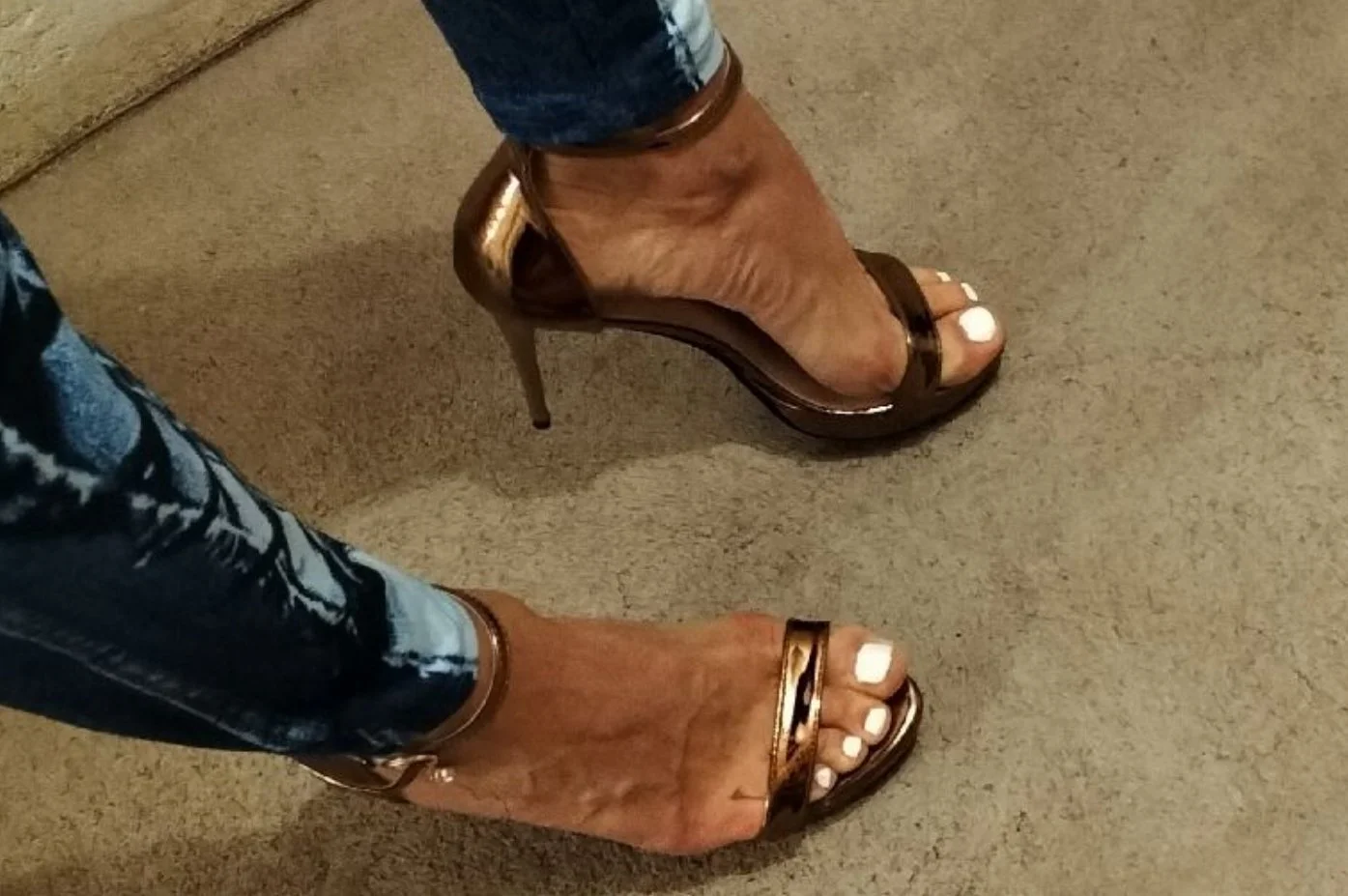 Skinny Feet in sexy High Heels 🦶🏻👠😋 image 3