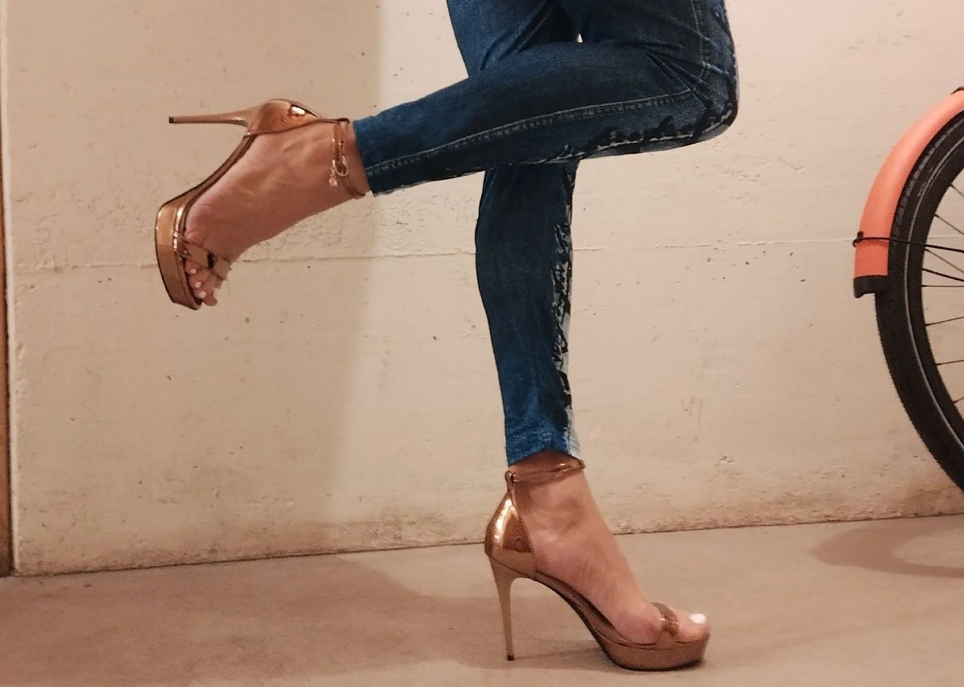 Skinny Feet in sexy High Heels 🦶🏻👠😋 image 4