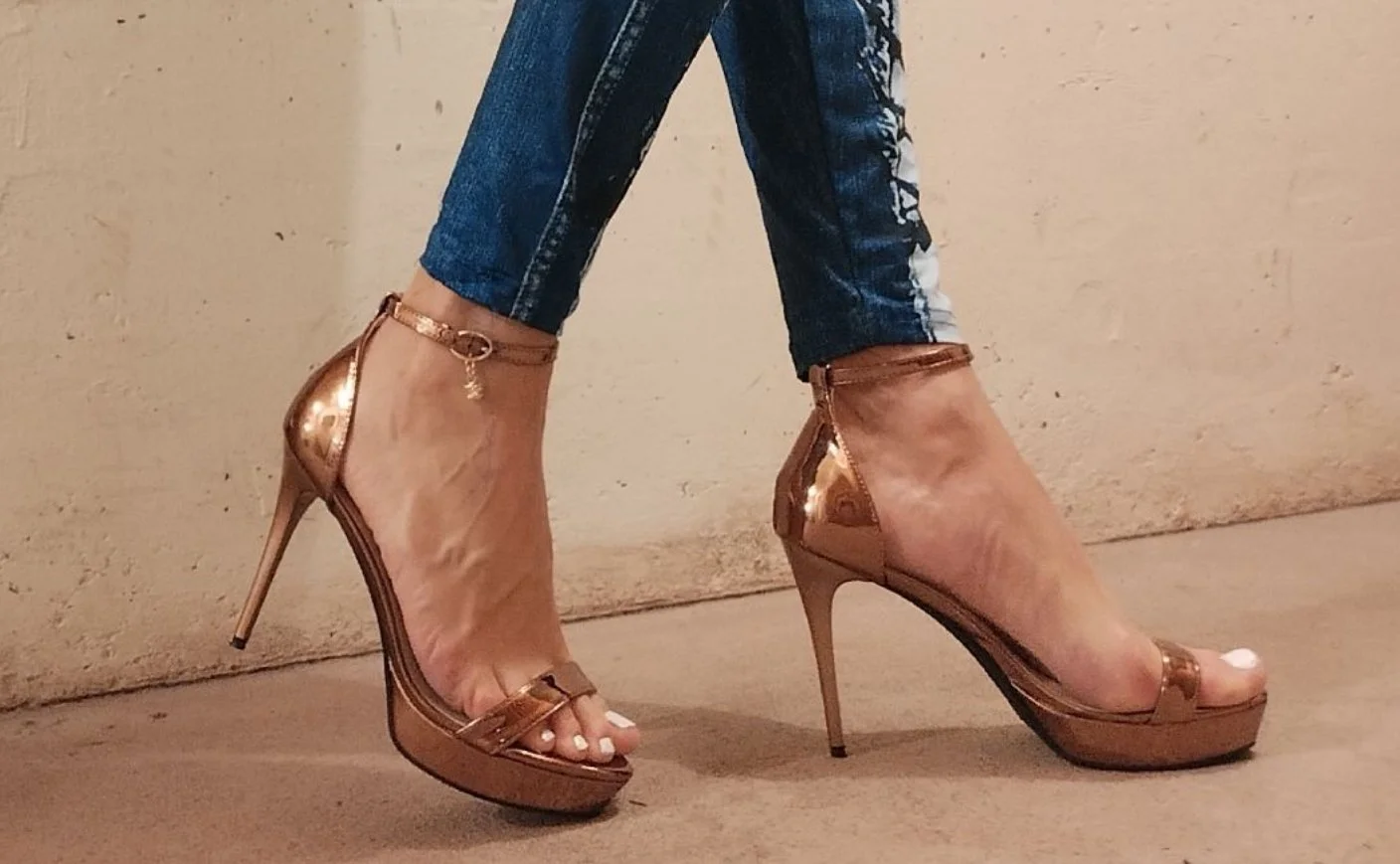 Skinny Feet in sexy High Heels 🦶🏻👠😋 image 7