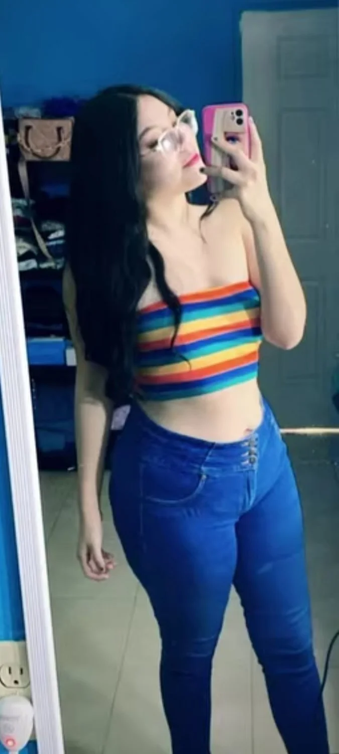 Chica Puta mostrando su cuerpo de putita y sexy image 17