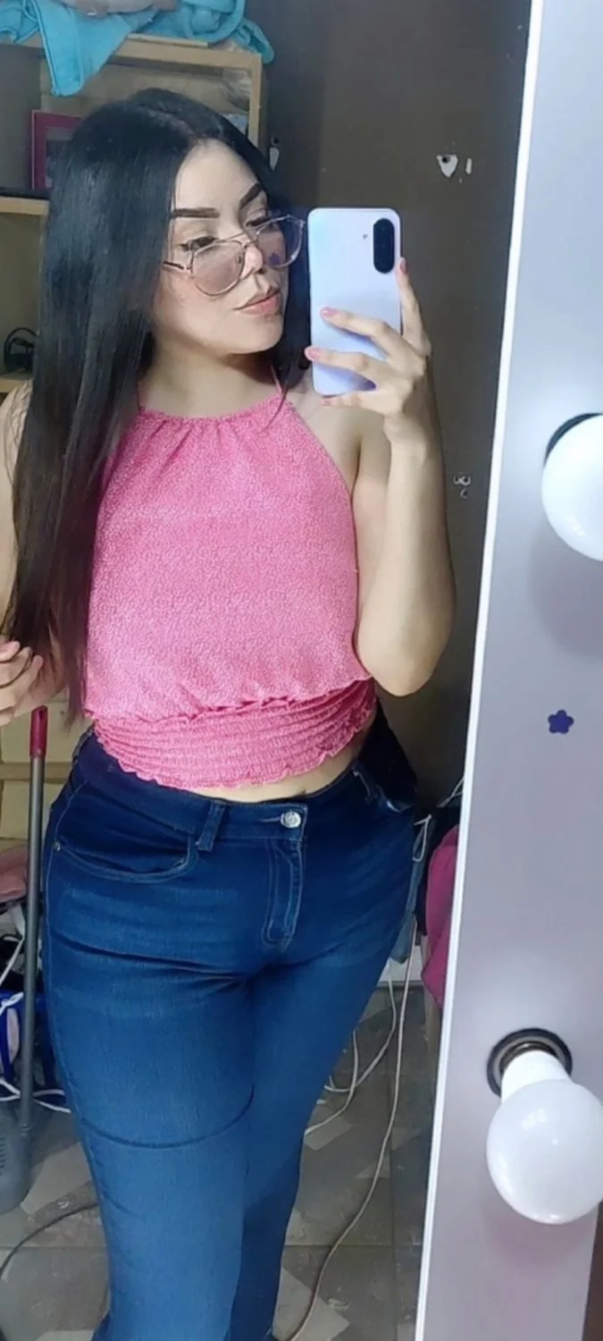 Chica Puta mostrando su cuerpo de putita y sexy image 4
