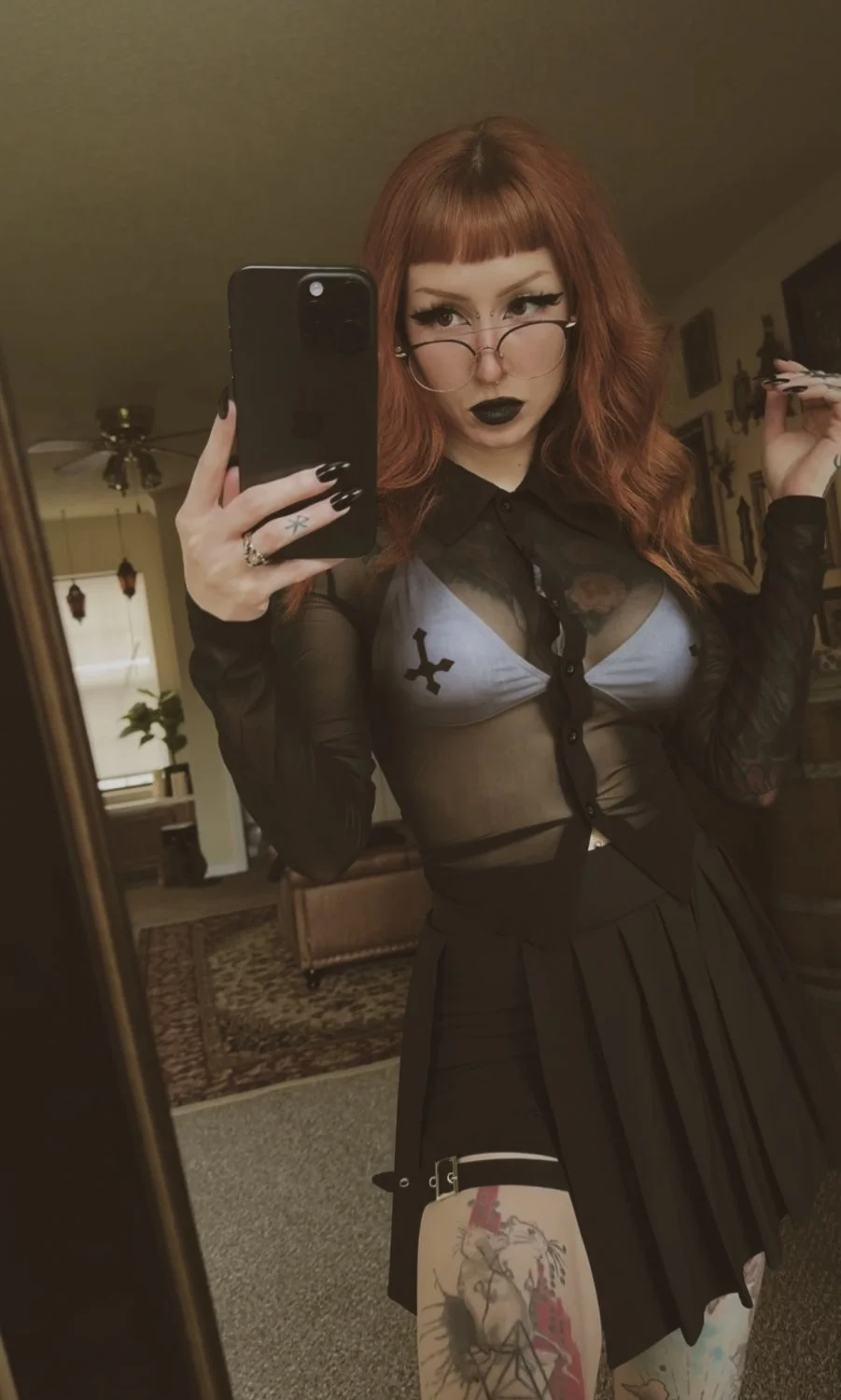 I have a surprise under my skirt for you, hoe main image