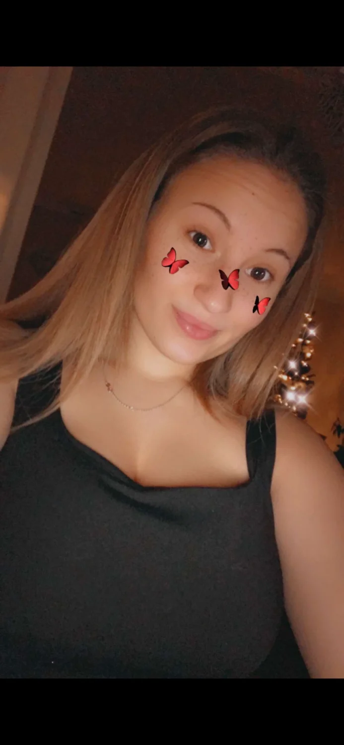 Clara 19 yo image 2