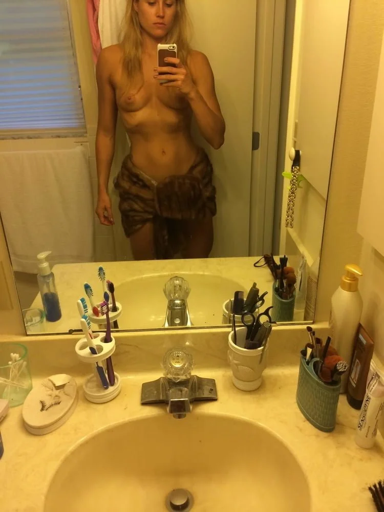 fit blonde mom image 32