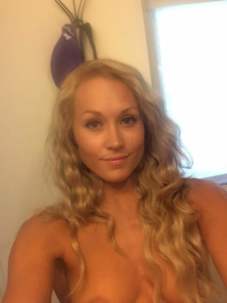 fit blonde mom image 33
