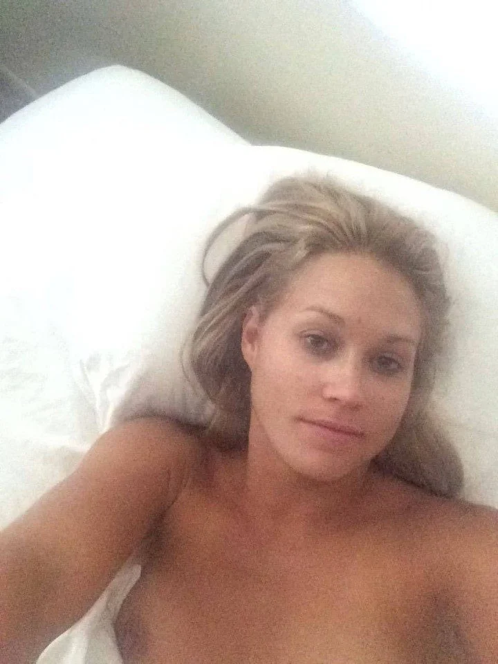 fit blonde mom image 6