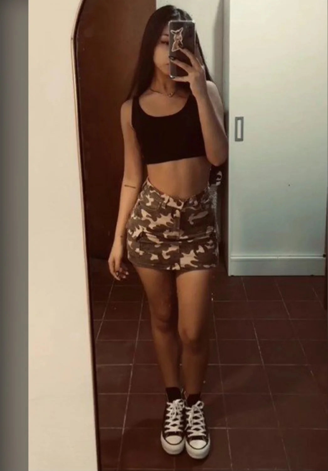 Jovencita flaquita con vagina depilada image 9