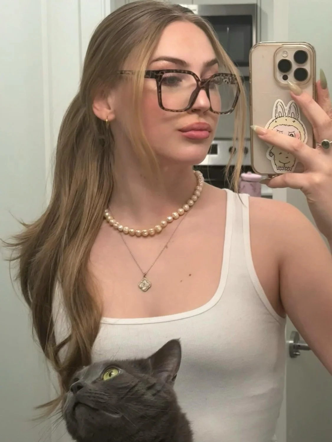 PD #808: Blonde model image 1
