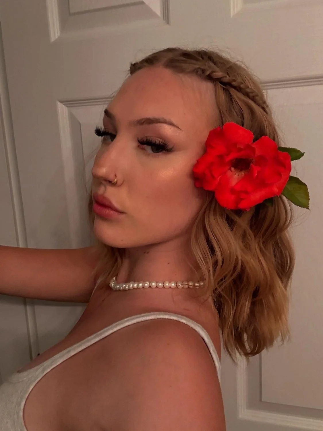 PD #808: Blonde model image 4