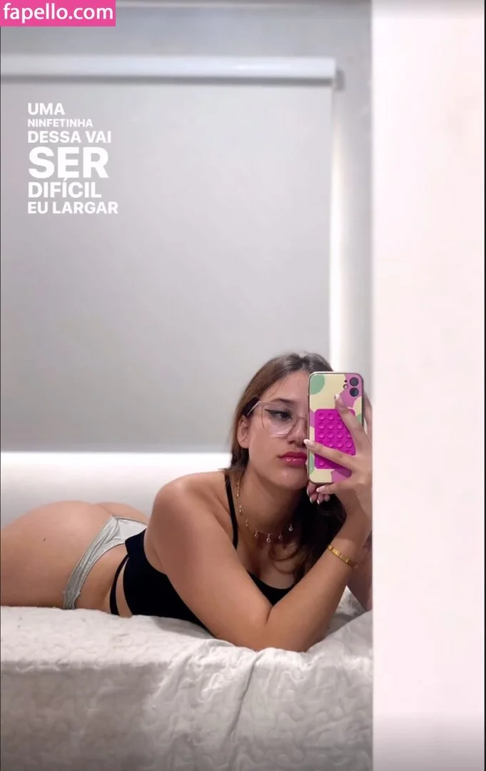Novinha dançando com piercing marcando image 10