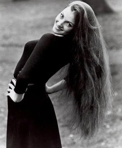 Beautiful Jane Seymour image 10