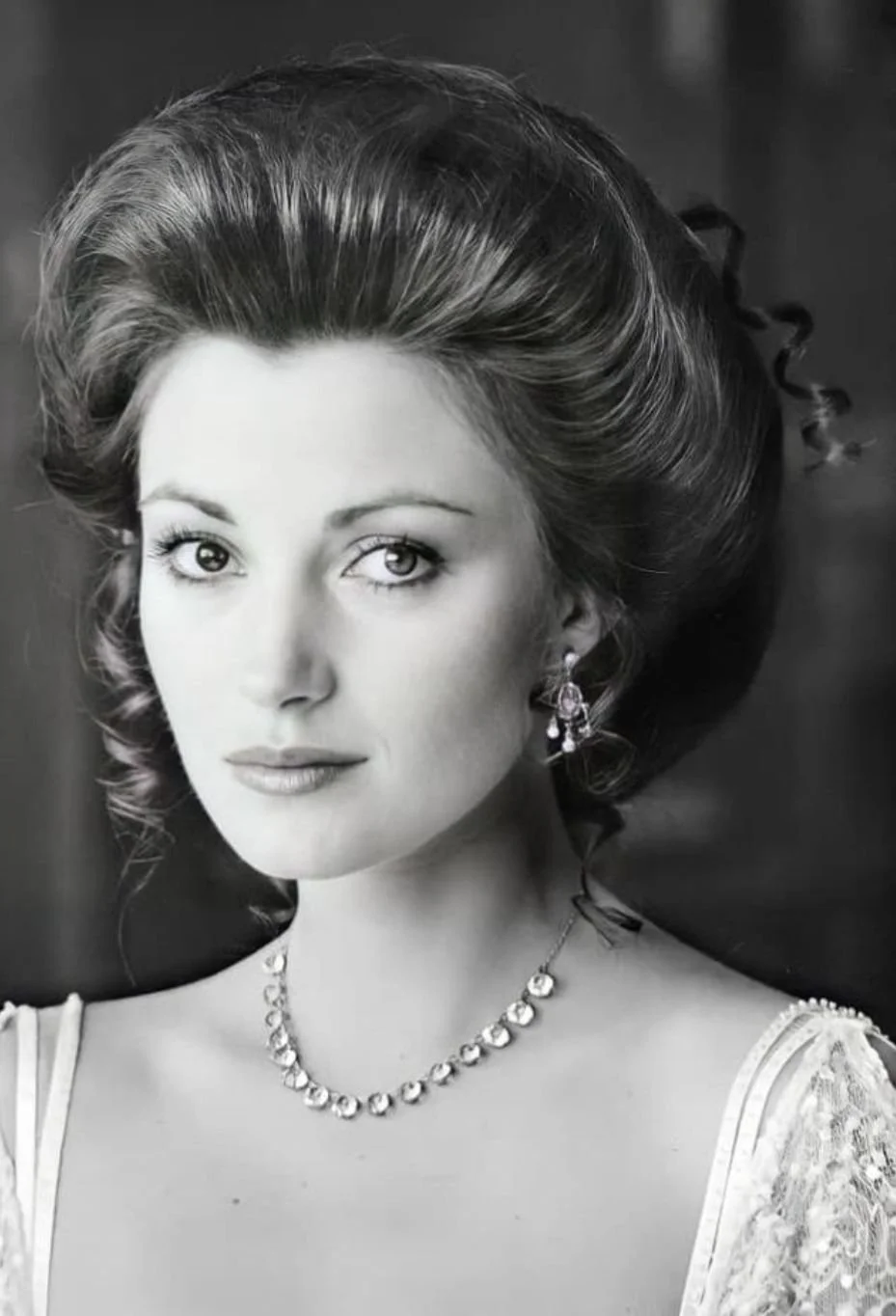 Beautiful Jane Seymour image 2