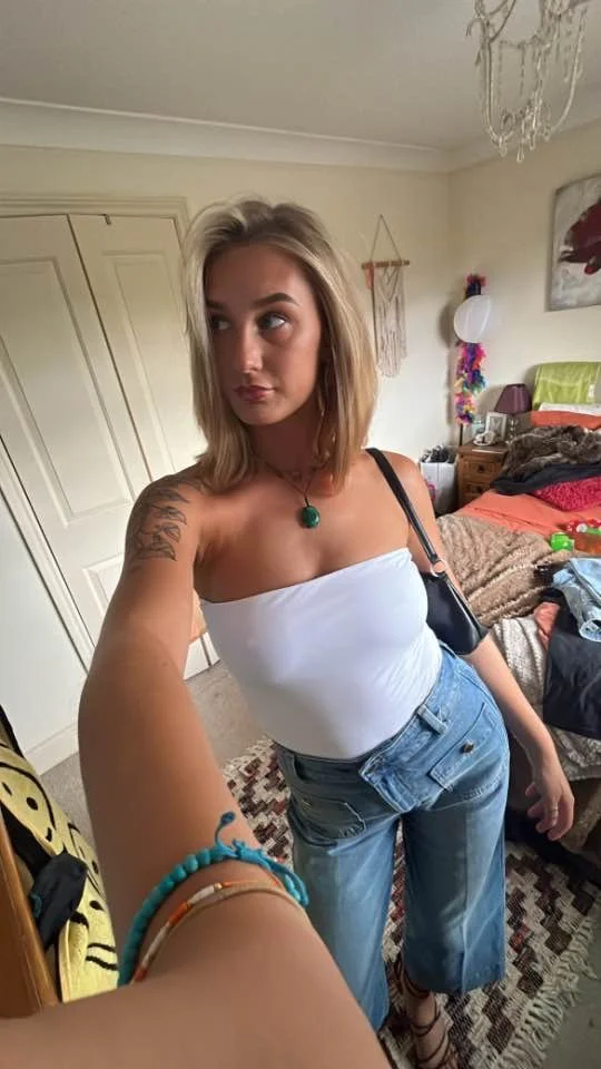 Sexy slut wife leaked image 1