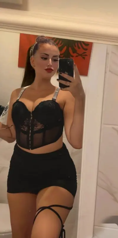 Foto nga shoqa e ngusht ....🥵 cover image