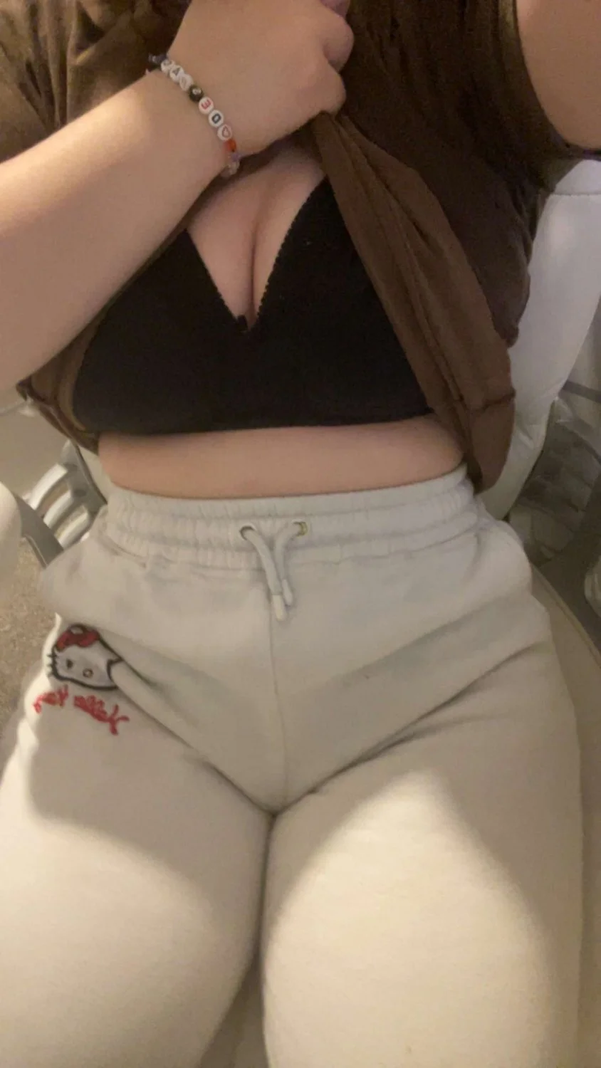 Hot slut with big tits🔥 image 3