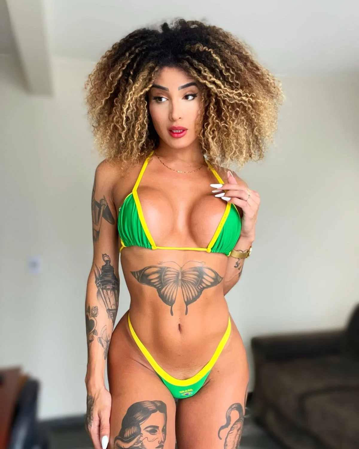 Hot Portuguese 🔥 image 13