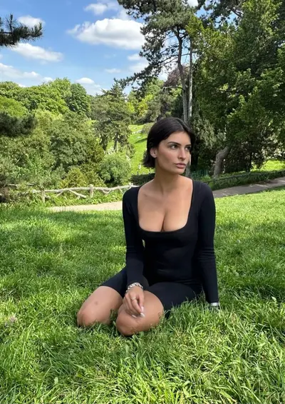 Clara Beneytout model her IG photos cover image