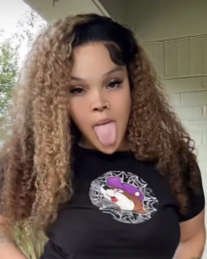Thick ass insta milf Nelle pt 2 image 4
