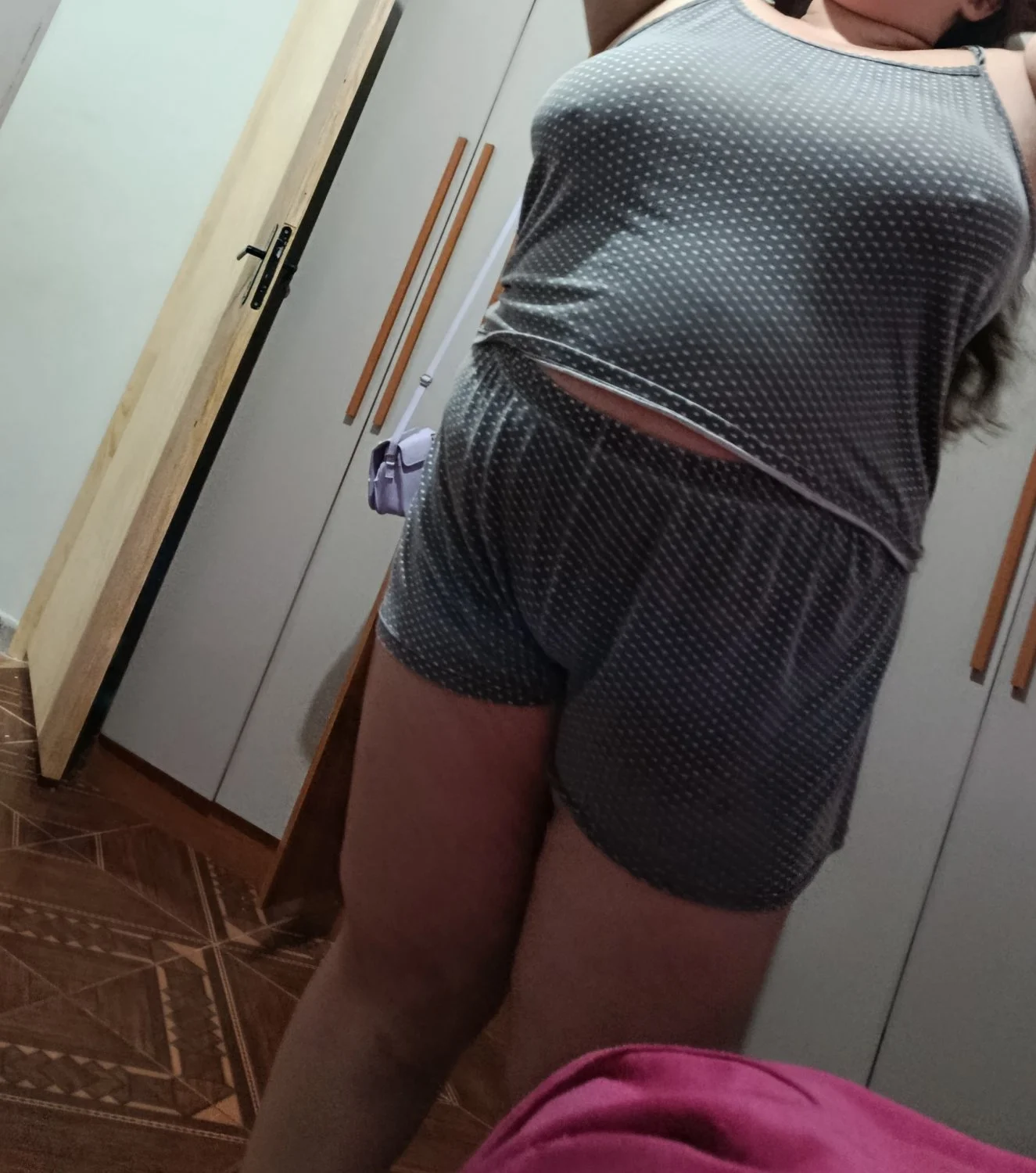 sem sutiã e com roupa transparente image 2