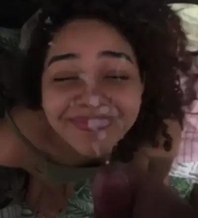 Put4 boqueteira Tomando leitada na cara cover image