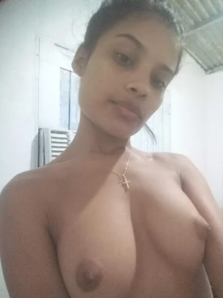 Novinha da favela baixa renda tocando uma siririca image 5