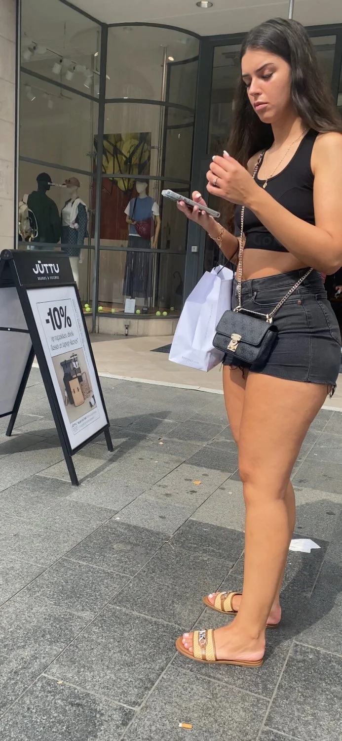 Nalgona en short de jeans image 2